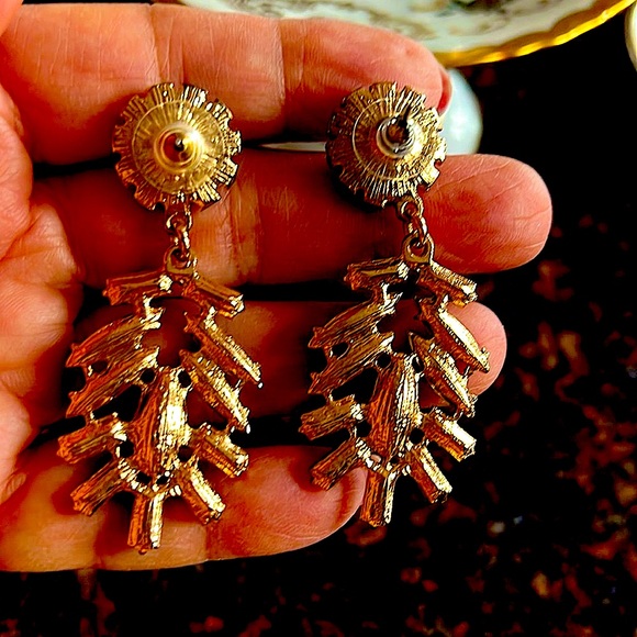 🟢Beautiful DropEarringsEmerald Like-crystals&OpaqueGold Plated Tarnish&lead free - Picture 5 of 7